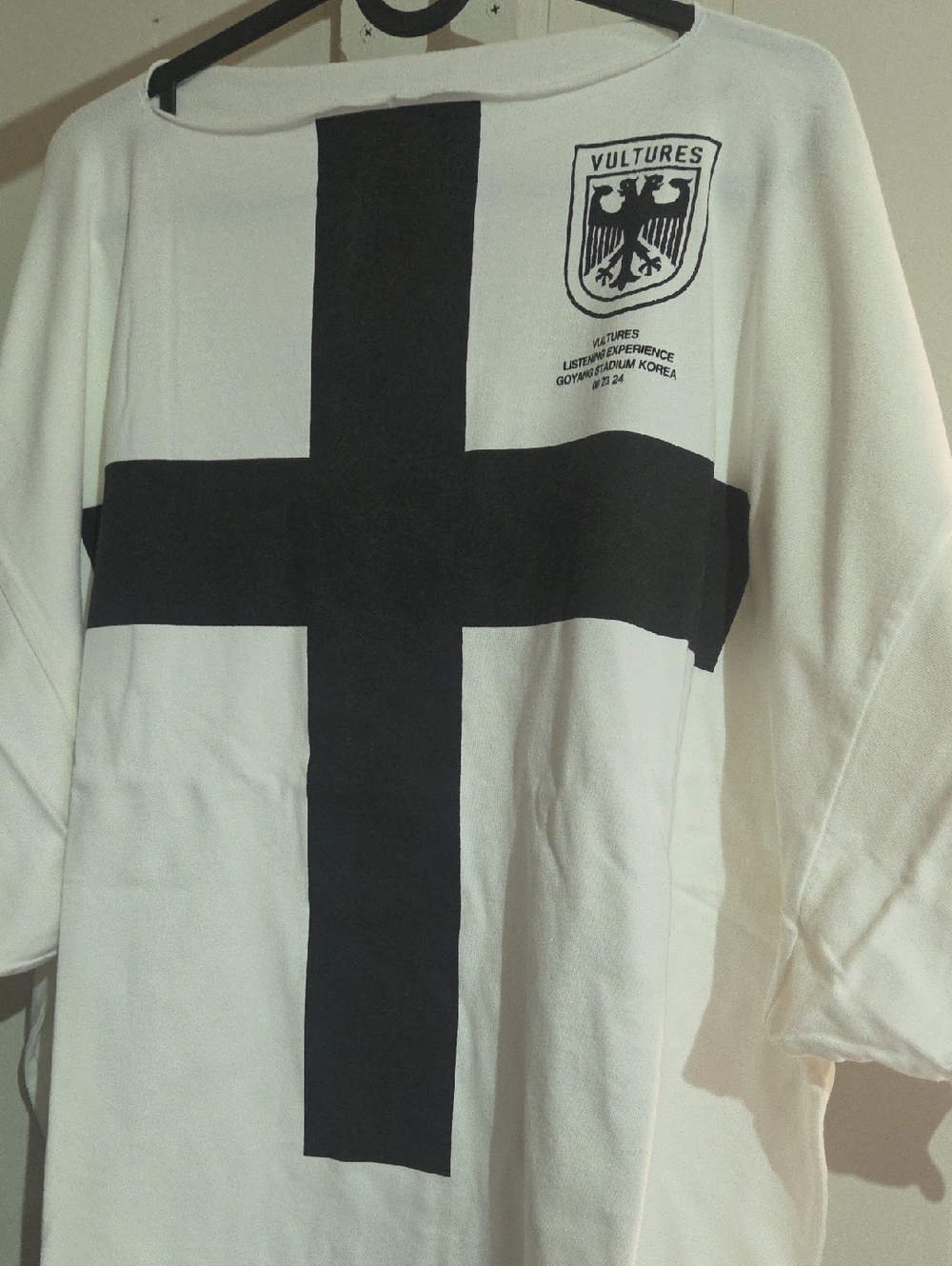 Yeezy White Graphic Tee with Bold Black Cross 'VULTURES' Patch Brand New L/xl